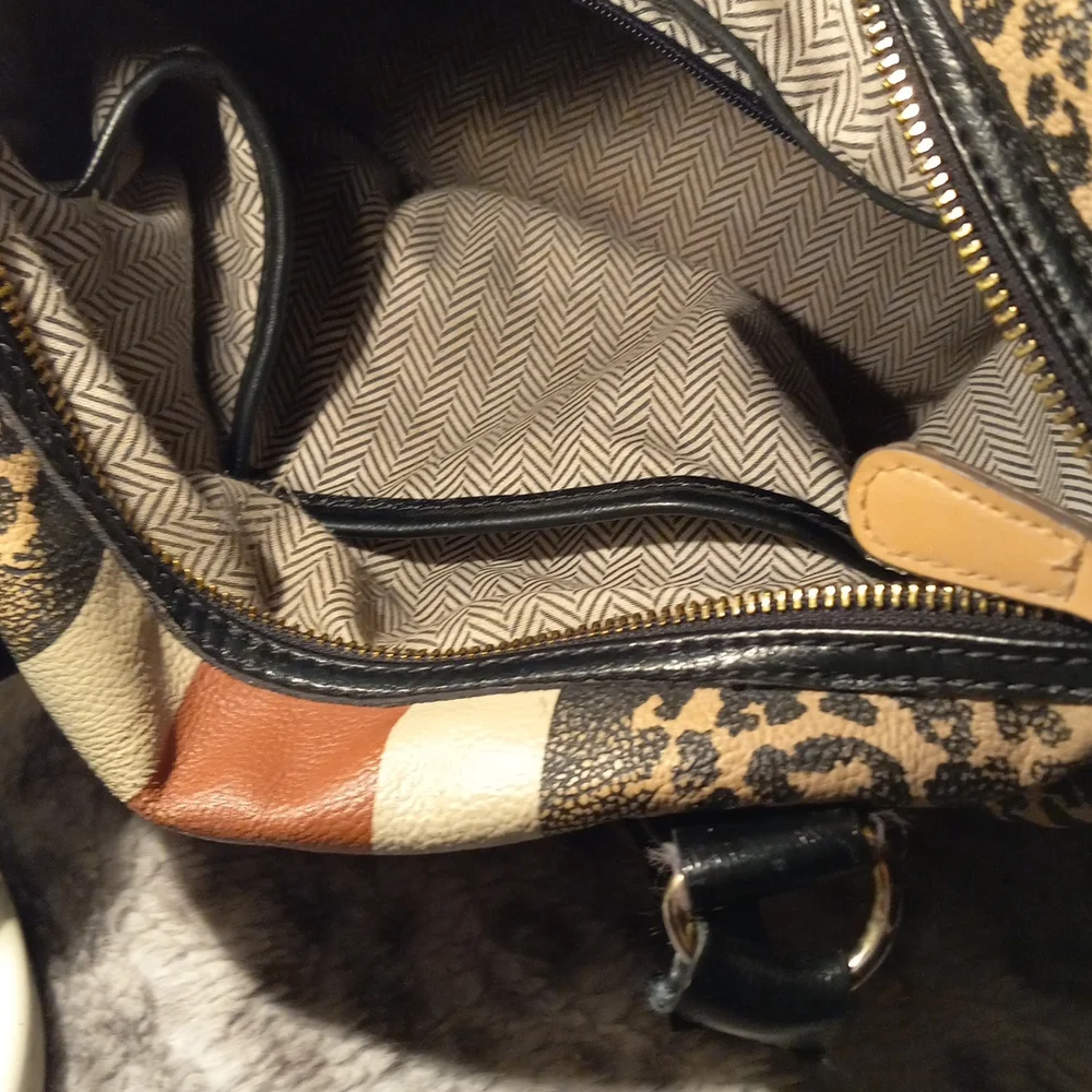 Handbag - Picture 2 of 2